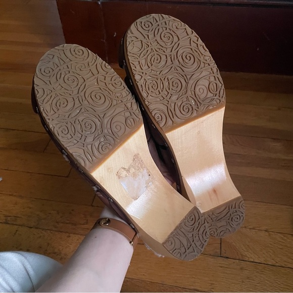 UGG Brown Leather Fisherman Mules Sandals Comfortable Clogs Shearling sz 11 - Picture 6 of 12